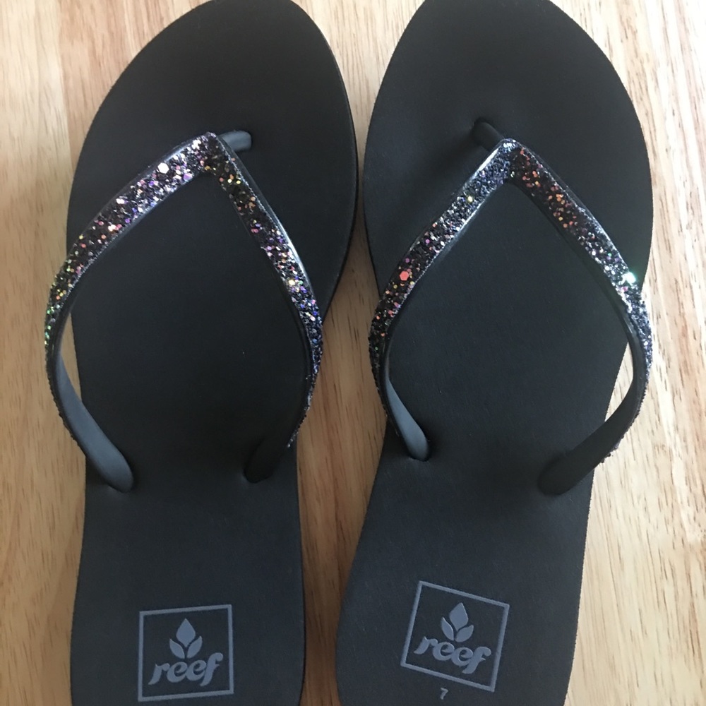 Brand new Reef flip flops! 😍